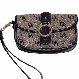 Dooney & Bourke wristlet